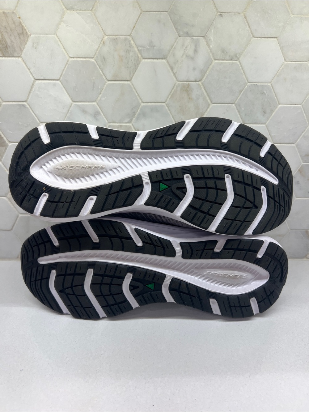Sketcher’s Men's Slip-ins®: Relaxed Fit® Edgeride Raygo Sneakers - Picture 8 of 9
